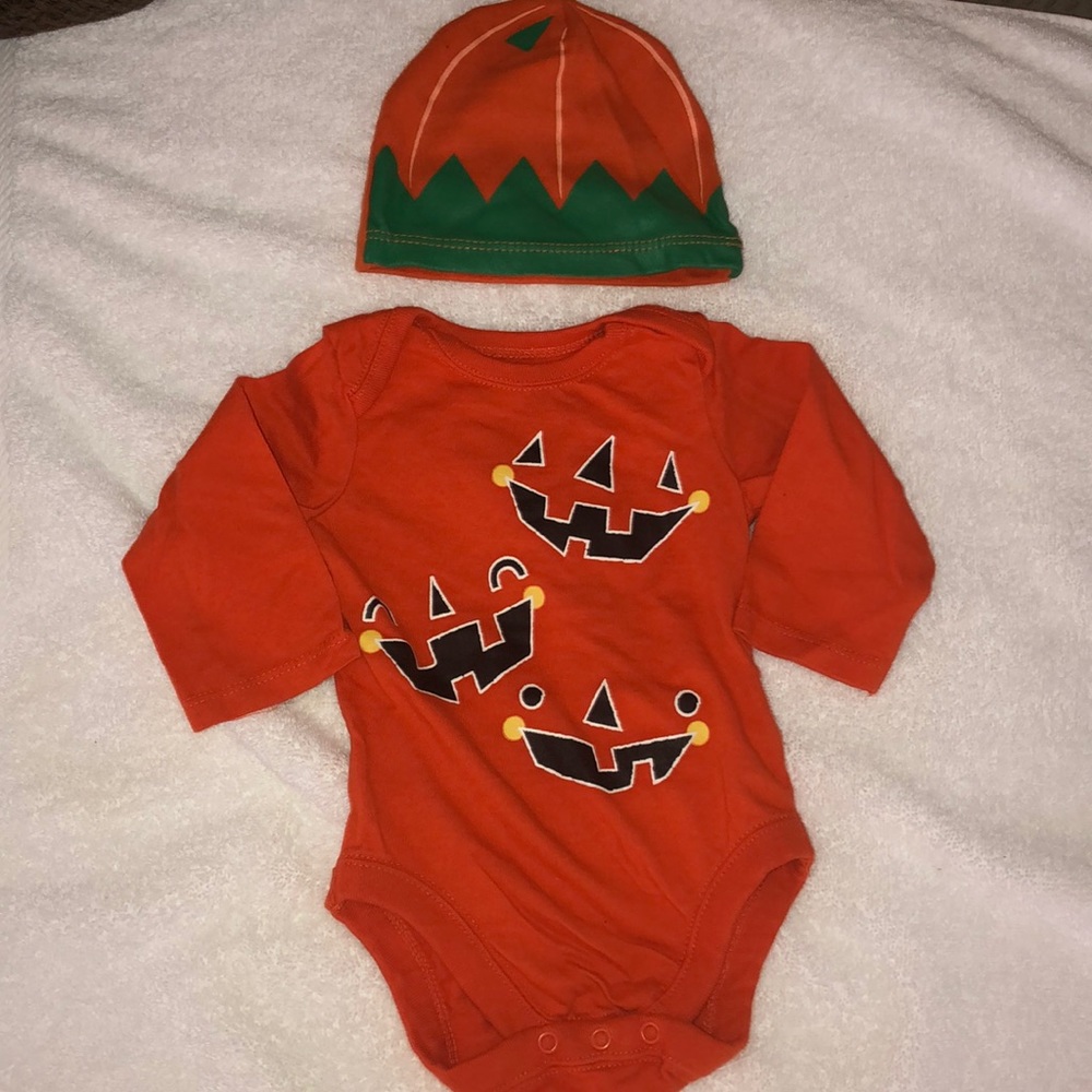 The Children’s Place pumpkin 🎃 onesie & hat